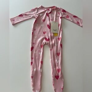 Kyte zippered footie in crepe hearts